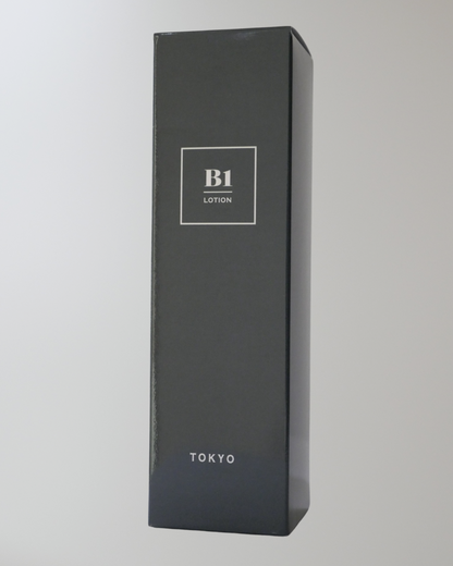 B1化粧水 パッケージ前面 高級感のあるデザインを意識した外箱